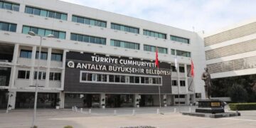 Antalya Büyükşehir Belediyesi’nde operasyon: 17 gözaltı