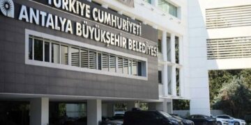 Antalya Büyükşehir Belediyesi’ne operasyon: 20 kişi gözaltında