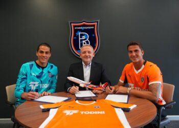 Başakşehir’de, 2 imza birden!