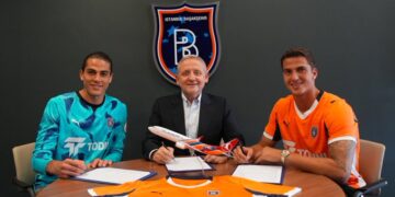 Başakşehir’de, 2 imza birden!