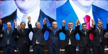 İki belediye başkanı daha AK Parti’ye katıldı