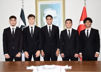 Beşiktaş, altyapıdan 5 genç ile sözleşme imzaladı! Beşiktaş, altyapıdan 5 genç ile sözleşme imzaladı!