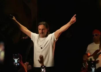 Şarkıcı Çelik sitem etti: İnsan babasından isteyemez! Şarkıcı Çelik sitem etti: İnsan babasından isteyemez!