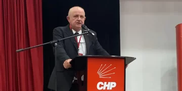 CHP’de bir istifa daha: Başkan Tuncer Başoğlu kongrede açıkladı