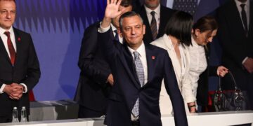 CHP’de olağanüstü kurultay: Özel ve ekibi güven tazeleyecek