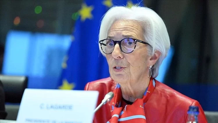 Avrupa Merkez Bankası (ECB) Başkanı Christine Lagarde, Avrupa Birliği’nin (AB) sabit kripto paralara ilişkin riskleri azaltmak için mevcut düzenlemelerdeki boşlukları kapatması gerektiğini vurguladı. Lagarde, finansal sistemin güvenliğini sağlamak için bu adımın kritik önemde olduğunu belirtti.
