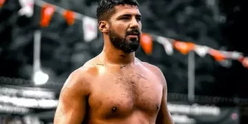 Enes Doğan, Elmalı Yağlı Güreşleri’nde başpehlivan oldu!