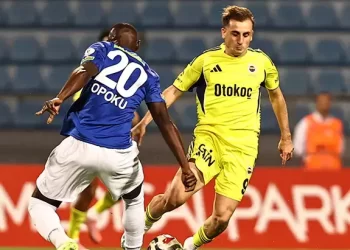 Fenerbahçe, 10 kişilik Kasımpaşa ile yenişemedi! Fenerbahçe, 10 kişilik Kasımpaşa ile yenişemedi!