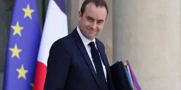 Fransa’da başbakanlık koltuğuna yeni isim