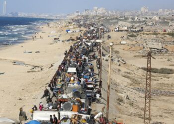 Gazze’de Filistinliler ölümden ölümle kaçıyor: Hayatta kalmak için göç ediyorlar