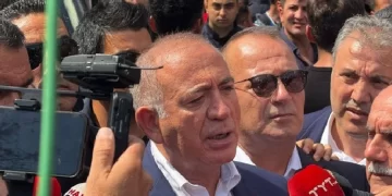 Kayyum Gürsel Tekin CHP İstanbul İl Başkanlığı’na polis eşliğinde girdi