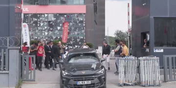 CHP İstanbul’da kriz devam ediyor: Gürsel Tekin İl Başkanlığı binasına geldi