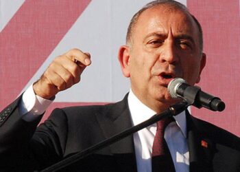 Gürsel Tekin kimdir?