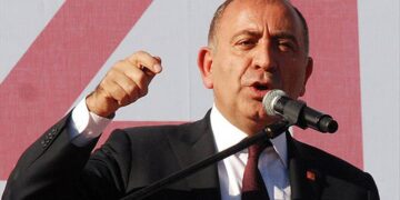 Gürsel Tekin kimdir?