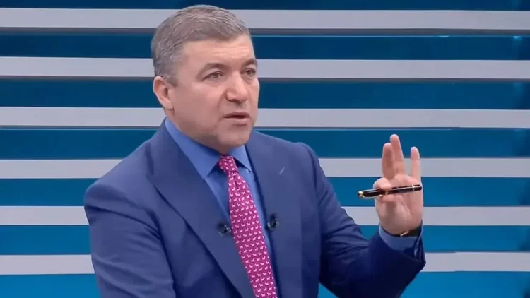 İsmail Küçükkaya, Halk TV’ye veda etti.