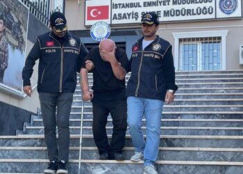 İstanbul’da çalıntı araçları değiştirip satan 4 zanlı tutuklandı