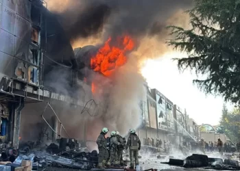 Bağcılar İSTOÇ’ta yangın: 17 işyeri hasar gördü