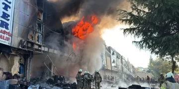 Bağcılar İSTOÇ’ta yangın: 17 işyeri hasar gördü