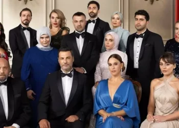 Kızılcık Şerbeti’nin “14 kişilik” dev afişi yayınlandı!