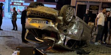 Muş-Bitlis yolundaki kazada otomobil takla attı!