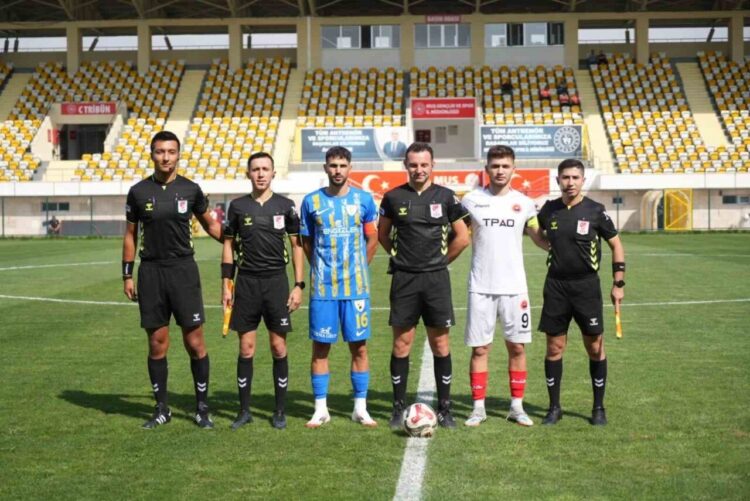 ZİRAAT TÜRKİYE KUPASI 1. TUR MAÇINDA MUŞ SPOR KULÜBÜ, SAHASINDA KARŞILAŞTIĞI ŞIRNAK PETROL SPORU 8-0 MAĞLUP ETTİ. (İSHAK GÜNGÖR/MUŞ-İHA)