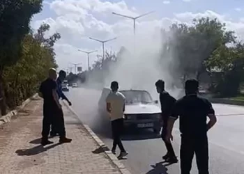 Muş'ta, beton mikseri yanan otomobili söndürdü! Muş’ta, beton mikseri yanan otomobili söndürdü!