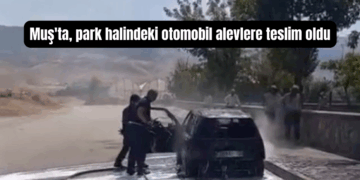 Muş’ta, park halindeki otomobil yanarak kullanılamaz hale geldi!