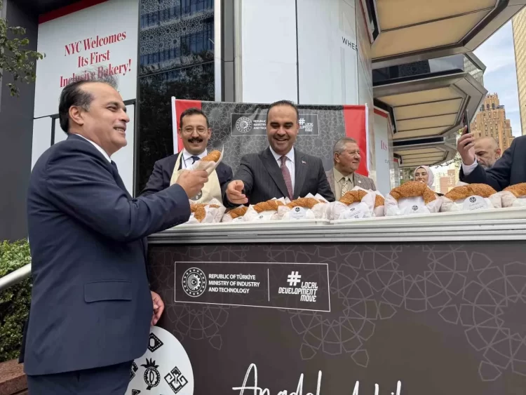 Sanayi ve Teknoloji Bakanlığı New York’ta simit dağıttı.
