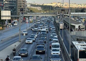 Okullarda uyum haftası başladı: İstanbul trafiği yoğunlaştı