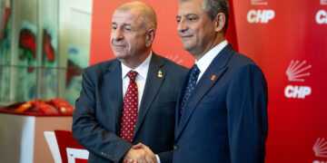 Özgür Özel, Zafer Partisi Genel Başkanı Ümit Özdağ ile bir araya geldi