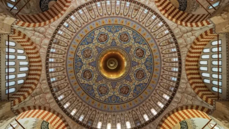 Edirne Selimiye Camii’nde planlanan ve sosyal medyada tepki çeken kubbe restorasyonu için Edirne İdari Mahkemesi yürütmeyi durdurma kararı verdi.