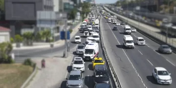 İstanbul trafiğinde yeni uygulama: Ambulans sesi duyulunca müzik susturulacak