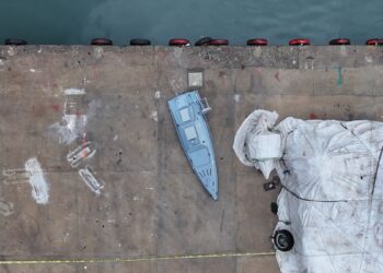 Balıkçılar ağına taktı: Yoroz açıklarında 300 kg patlayıcılı insansız deniz aracı bulundu