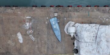 Balıkçılar ağına taktı: Yoroz açıklarında 300 kg patlayıcılı insansız deniz aracı bulundu