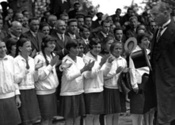 MEB'ten tarihi teknolojiyle buluşturan '29 Ekim' videosu MEB’ten tarihi teknolojiyle buluşturan ’29 Ekim’ videosu