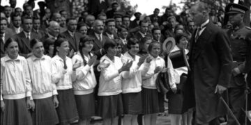 MEB'ten tarihi teknolojiyle buluşturan '29 Ekim' videosu MEB’ten tarihi teknolojiyle buluşturan ’29 Ekim’ videosu