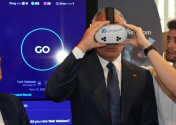 Sanatseverler AKM’de 5G teknolojisini deneyimledi Sanatseverler AKM’de 5G teknolojisini deneyimledi