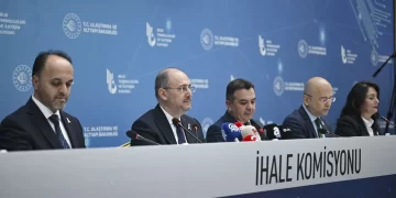 Turkcell ve Türk Telekom hisselerinde kritik eşik: Gözler 100 TL ve 52 TL dirençlerinde