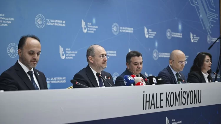 HSBC Yatırım, 13 Ekim tarihli günlük bültenini yayımladı. Bültende BİST100 endeksi ve bazı hisse senetlerine yönelik teknik analizlere yer verildi. Aracı kurum, özellikle Türk Telekom (TTKOM) ve Turkcell (TCELL) hisseleri için kritik destek ve direnç seviyelerini açıkladı.