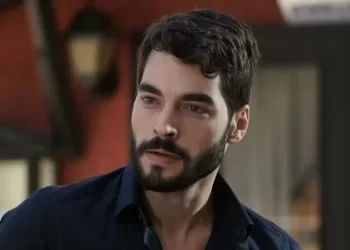 Akın Akınözü’nden annesine duygusal mesaj