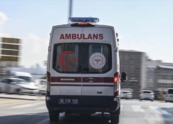 Bakan Yerlikaya duyurdu! Ambulansa yol vermeyen sürücü yakalandı