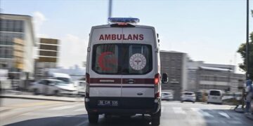 Bakan Yerlikaya duyurdu! Ambulansa yol vermeyen sürücü yakalandı