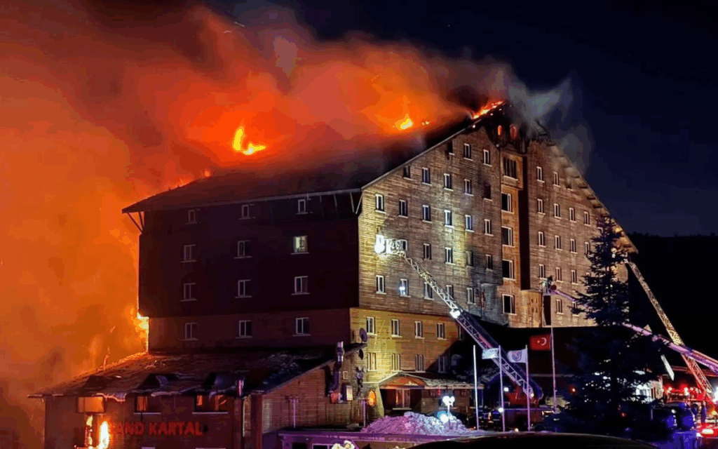 Bolu'daki otel yangını davasında 11 kişiye ağırlaştırılmış müebbet hapis cezası! Boludaki otel yangini davasi habermeydan