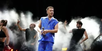 Edis sahnede zor anlar yaşadı! Hastalığını ilk kez paylaştı Edis sahnede zor anlar yaşadı! Hastalığını ilk kez paylaştı