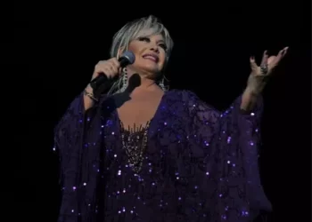 Emel Sayın ve Murat Boz aynı sahnede buluşuyor Emel Sayın ve Murat Boz aynı sahnede buluşuyor