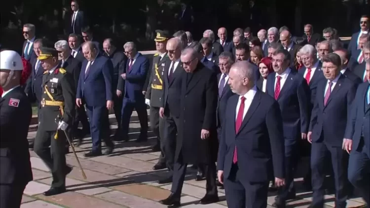 Cumhurbaşkanı Erdoğan ve devlet erkanı Anıtkabir'de Erdogan ve devlet erkani Anitkabirde habermeydan