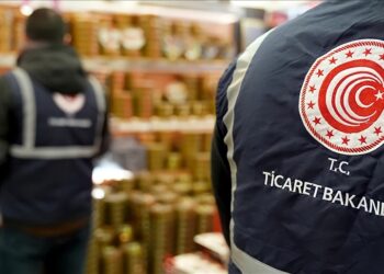 Ticaret Bakanlığı Fahiş Fiyat, Stokçuluk ve Fiyat Etiketi Denetimlerini sürdürüyor Ticaret Bakanlığı Fahiş Fiyat, Stokçuluk ve Fiyat Etiketi Denetimlerini sürdürüyor