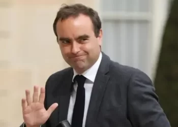 Fransa Başbakanı Lecornu istifa etti Fransa Başbakanı Lecornu istifa etti