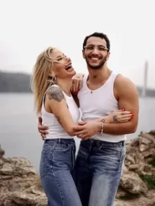 Irem Derici 12 yas kucuk sevgilisiyle nikah masasina oturuyor1 habermeydan