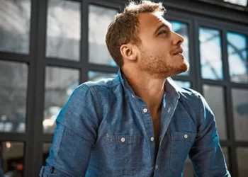 Kerem Bürsin’in yeni aşkı ve eski sevgilisi arkadaş çıktı! Ortalık fena halde karıştı